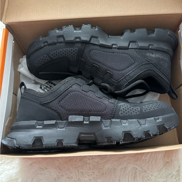 Athletic_Shoes